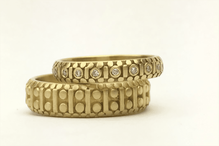 Marian Maurer’s 18K gold subtle pattern with diamonds set into the woman’s band. (Photo courtesy of Marian Maurer)