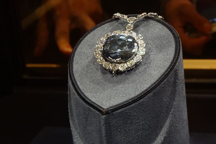 Photo of the Hope Diamond by Verifex